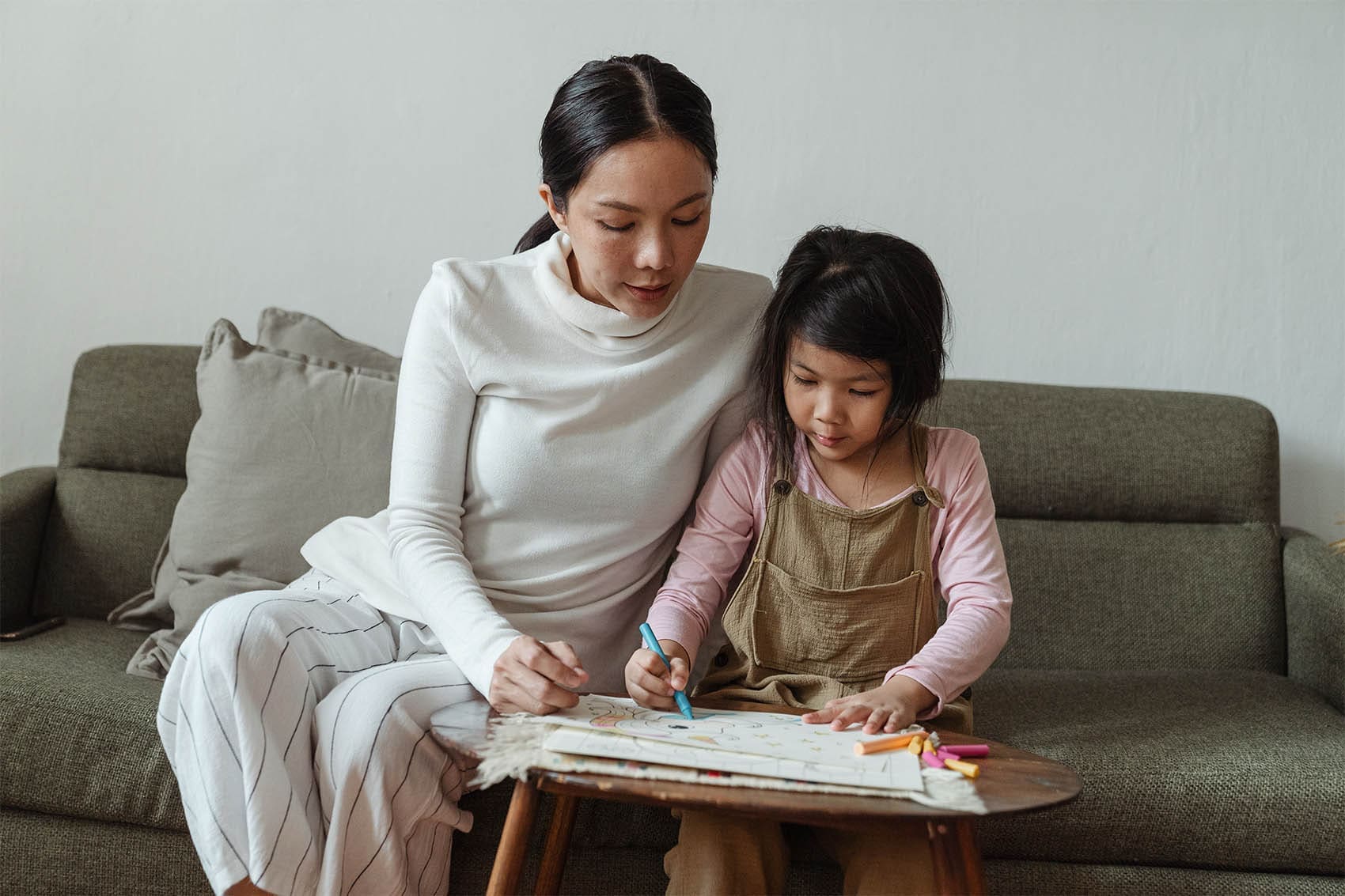 A mother and daughter use art therapy techniques at home